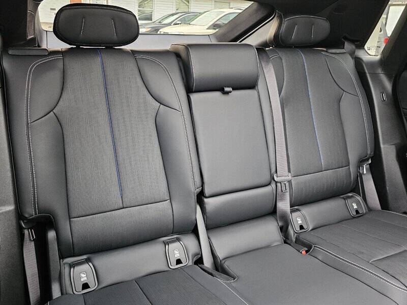 2024 Cadillac LYRIQ Luxury 3