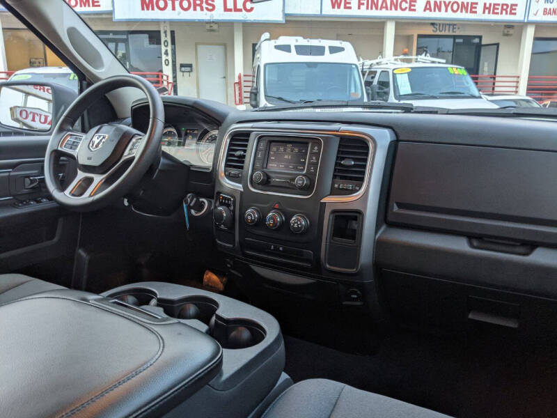 2024 RAM 1500 Classic SLT