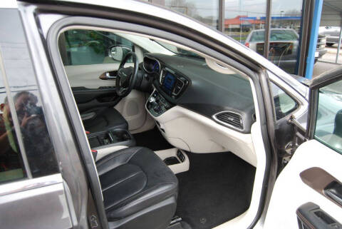 2017 Chrysler Pacifica Touring-L