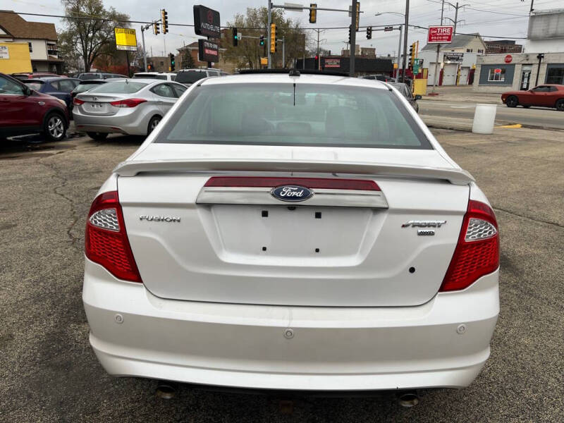 2011 Ford Fusion Sport photo 4