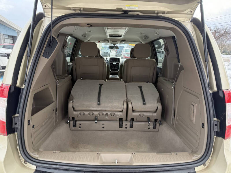 2012 Chrysler Town and Country Touring