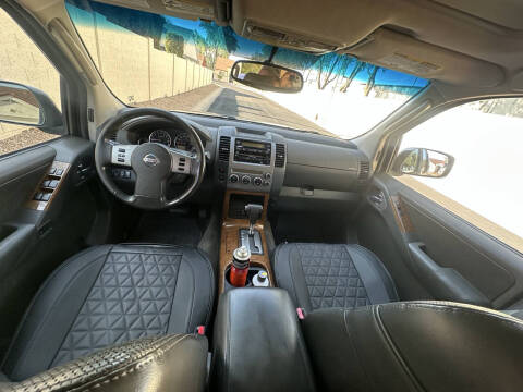 2005 Nissan Pathfinder LE