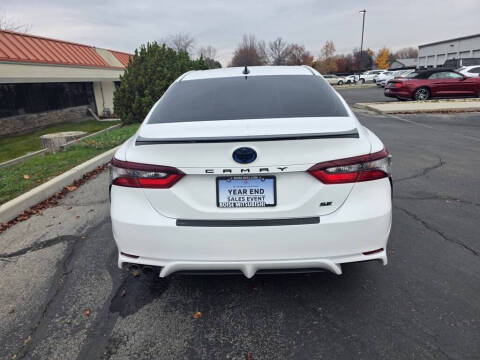 2022 Toyota Camry Hybrid SE