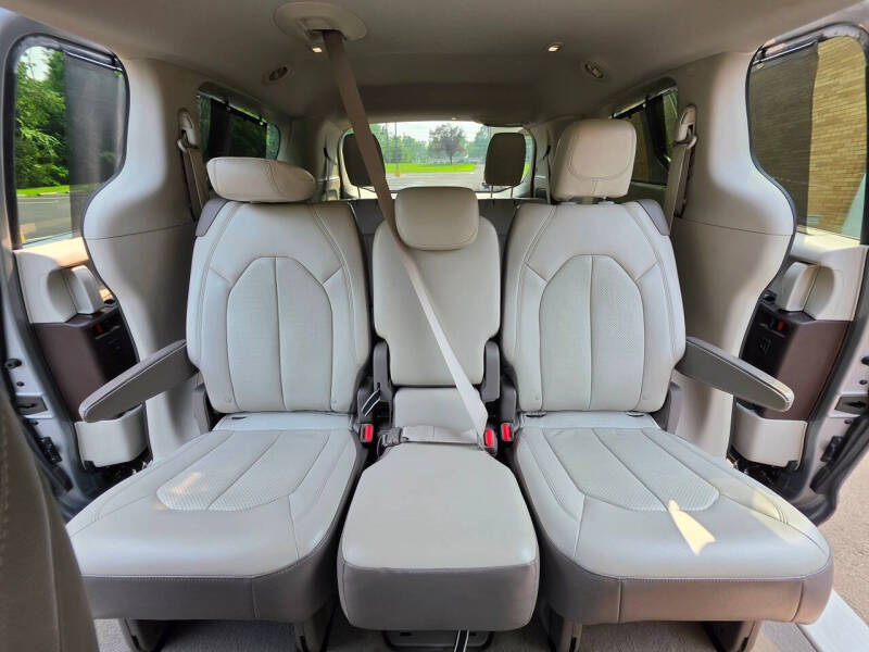2017 Chrysler Pacifica Touring-L Plus