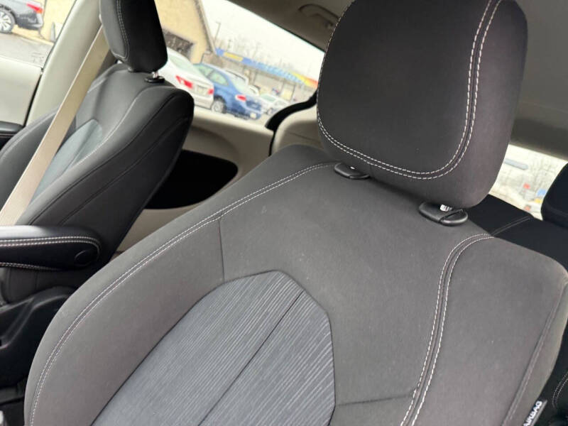 2021 Chrysler Voyager L