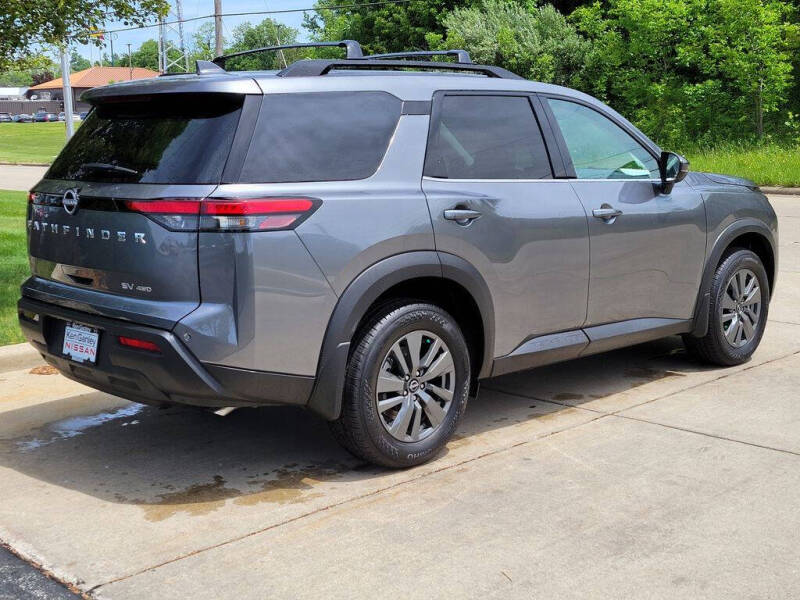 2025 Nissan Pathfinder SV