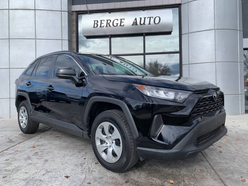 2021 Toyota RAV4 LE's photo