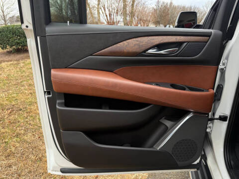 2018 Cadillac Escalade ESV Luxury