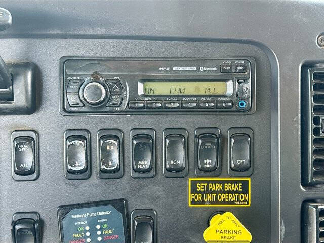 2016 Freightliner 114 SD