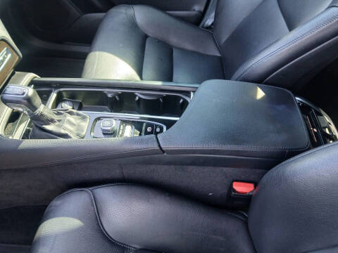 2018 Volvo XC90 T6 Momentum