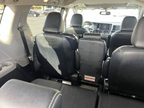 2016 Toyota Sienna SE Premium 8-Passenger