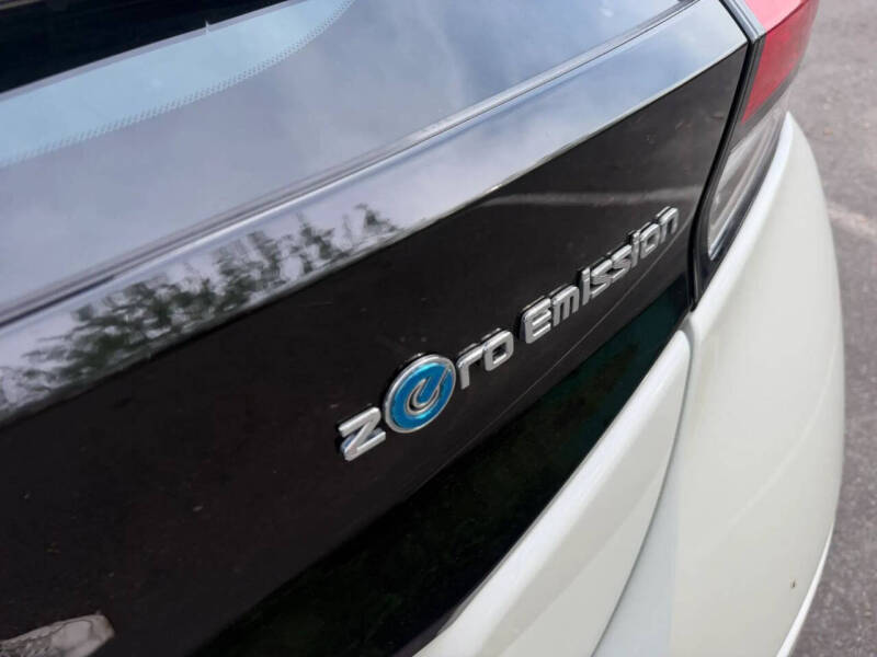 2022 Nissan LEAF SV