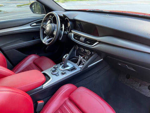 2022 Alfa Romeo Stelvio Veloce