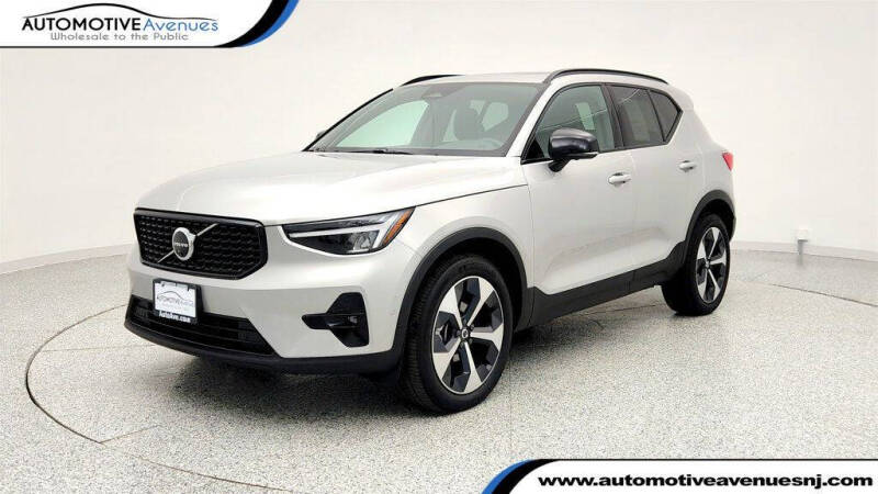 2025 Volvo XC40 B5 Plus Dark Theme