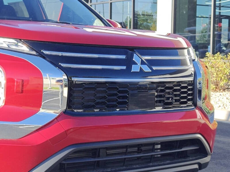 2025 Mitsubishi Outlander ES