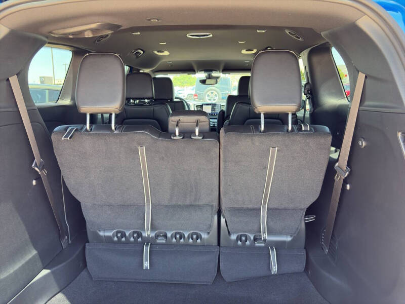2027 Chrysler Pacifica Select