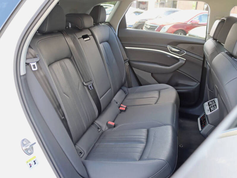 2019 Audi e-tron quattro Premium Plus