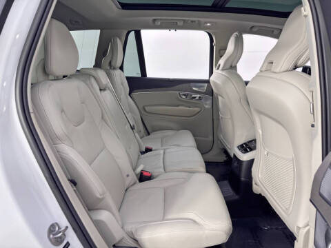 2023 Volvo XC90 Recharge T8 Ultimate Dark Theme