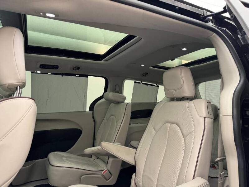 2019 Chrysler Pacifica Limited 35th Anniversary