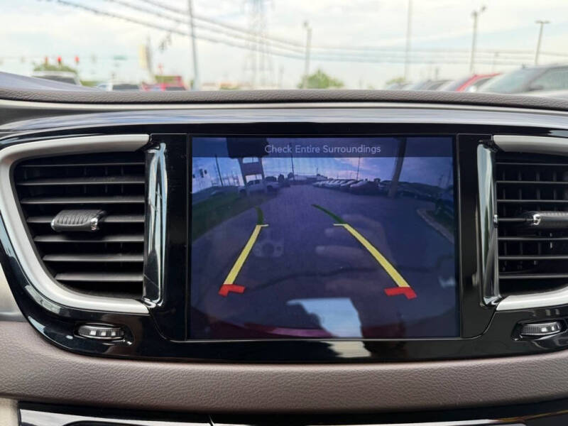 2017 Chrysler Pacifica Touring-L