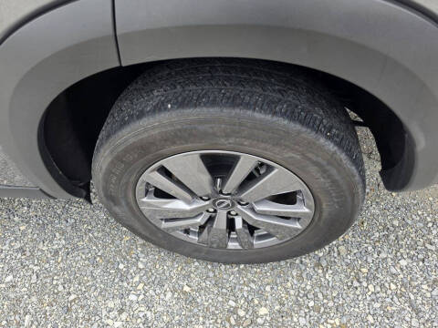 2025 Nissan Pathfinder SV