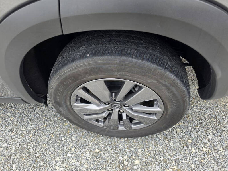 2025 Nissan Pathfinder SV
