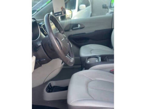 2022 Chrysler Voyager LX