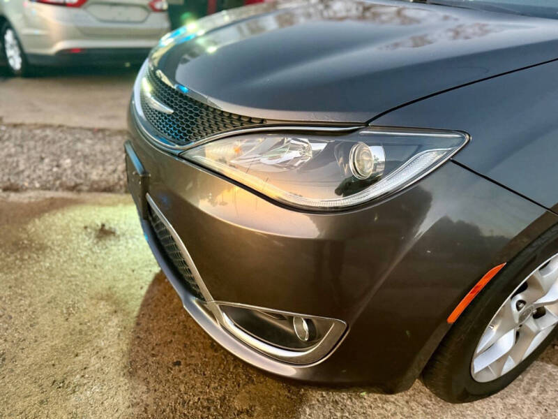 2017 Chrysler Pacifica Touring-L