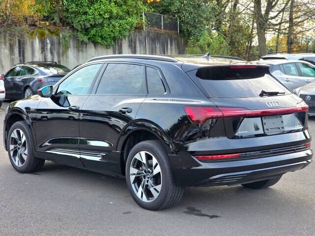 2022 Audi e-tron quattro Premium