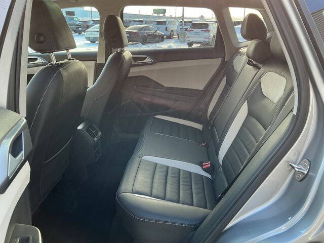 2025 Volkswagen Taos SEL 4Motion