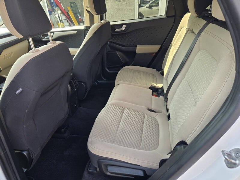 2020 Ford Escape SE