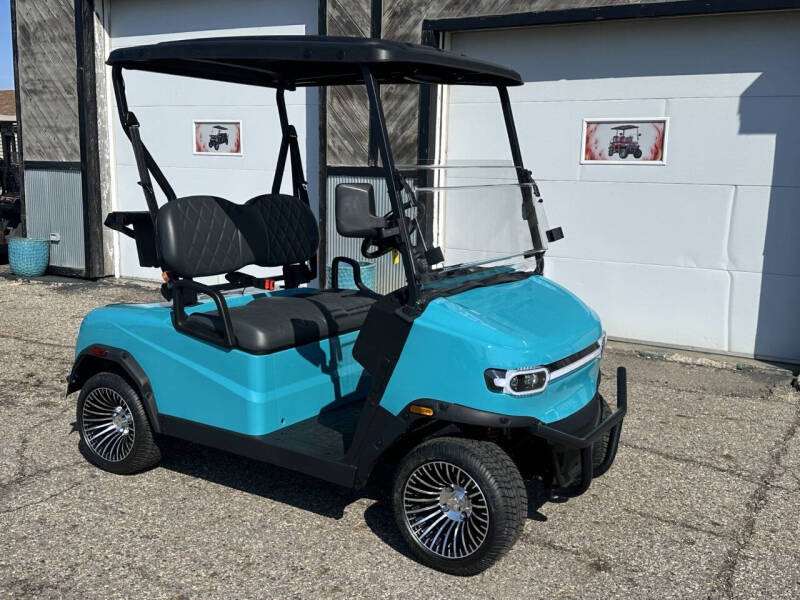 2026 Teko EV Trophy Lite Lithium golfer