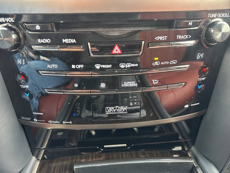 2021 Lexus LX 570 Three-Row