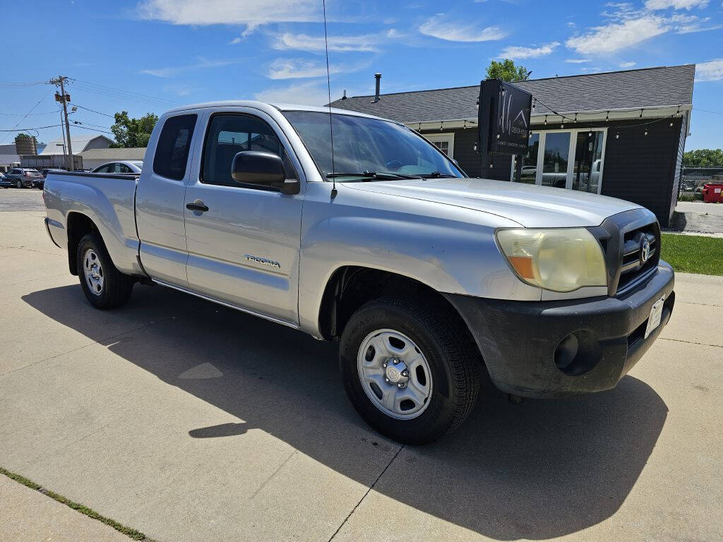 2006 Toyota Tacoma for sale at Bigfoot Auto in Hiawatha, IA