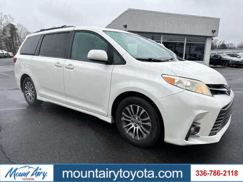 2018 Toyota Sienna XLE 7-Passenger Auto Access Seat