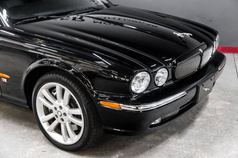 2004 Jaguar XJR