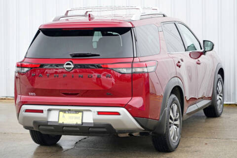 2022 Nissan Pathfinder SL