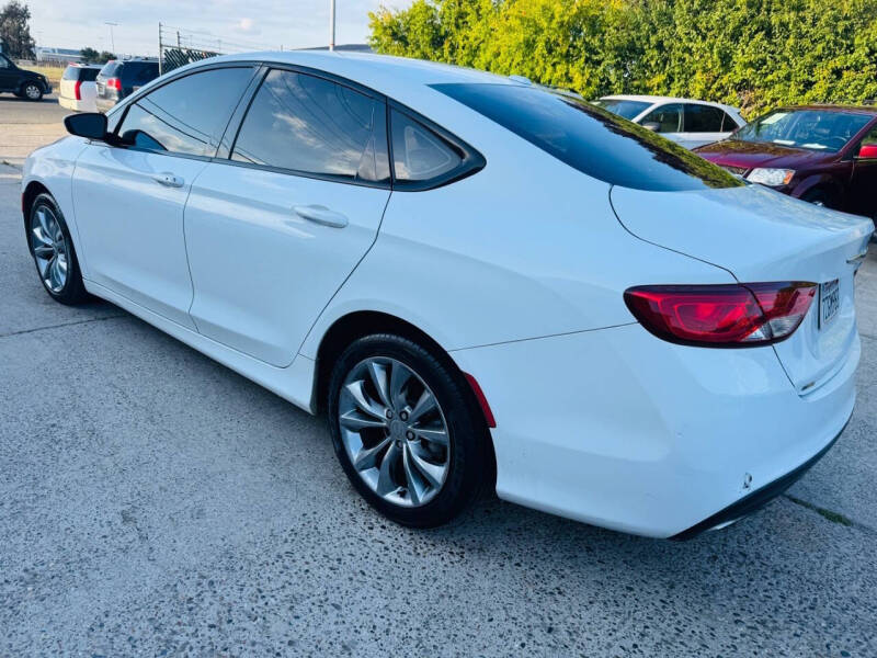 2015 Chrysler 200 S