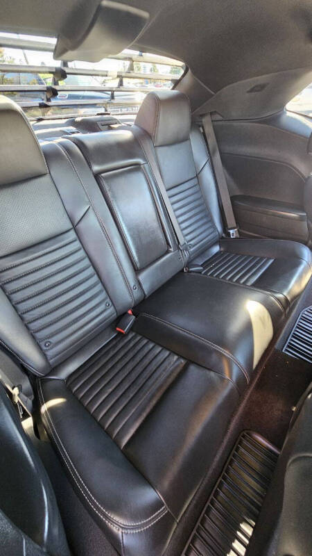 2013 Dodge Challenger SXT Plus