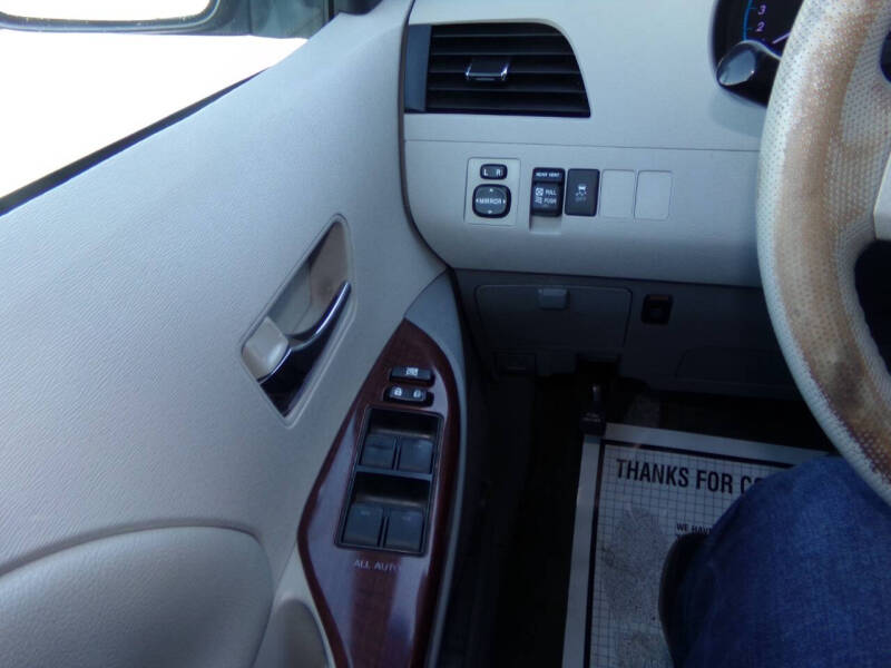 2011 Toyota Sienna XLE 7-Passenger Auto Access Seat