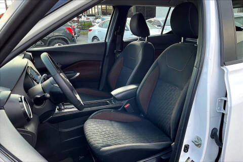 2022 Nissan Kicks SR