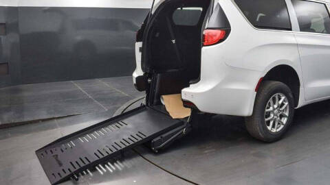 2025 Chrysler Voyager LX