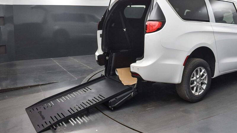 2025 Chrysler Voyager LX's photo