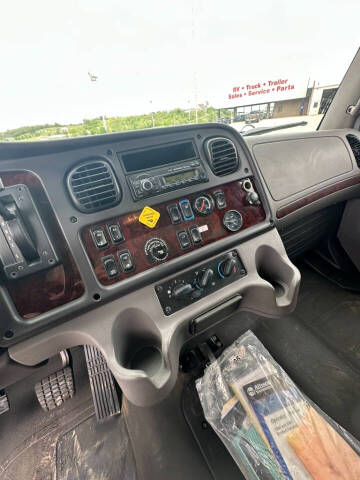 2017 Freightliner M2 106