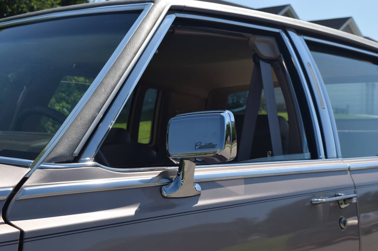 1991 Cadillac Brougham 38