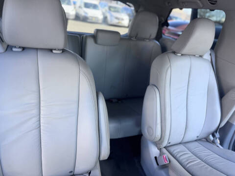 2012 Toyota Sienna Limited 7-Passenger