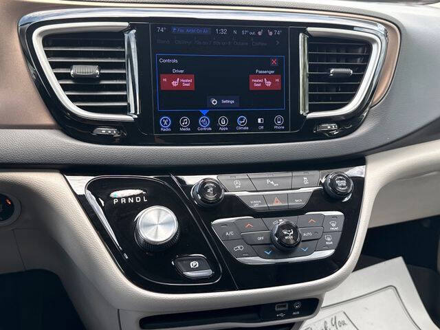 2017 Chrysler Pacifica Touring-L