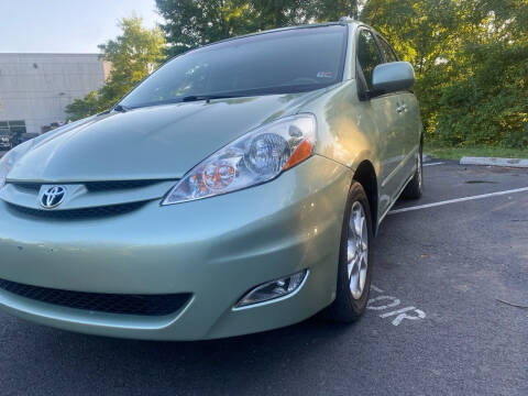 2006 Toyota Sienna for sale at Super Bee Auto in Chantilly VA