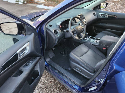 2017 Nissan Pathfinder SV