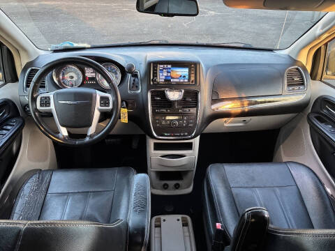 2016 Chrysler Town and Country Touring